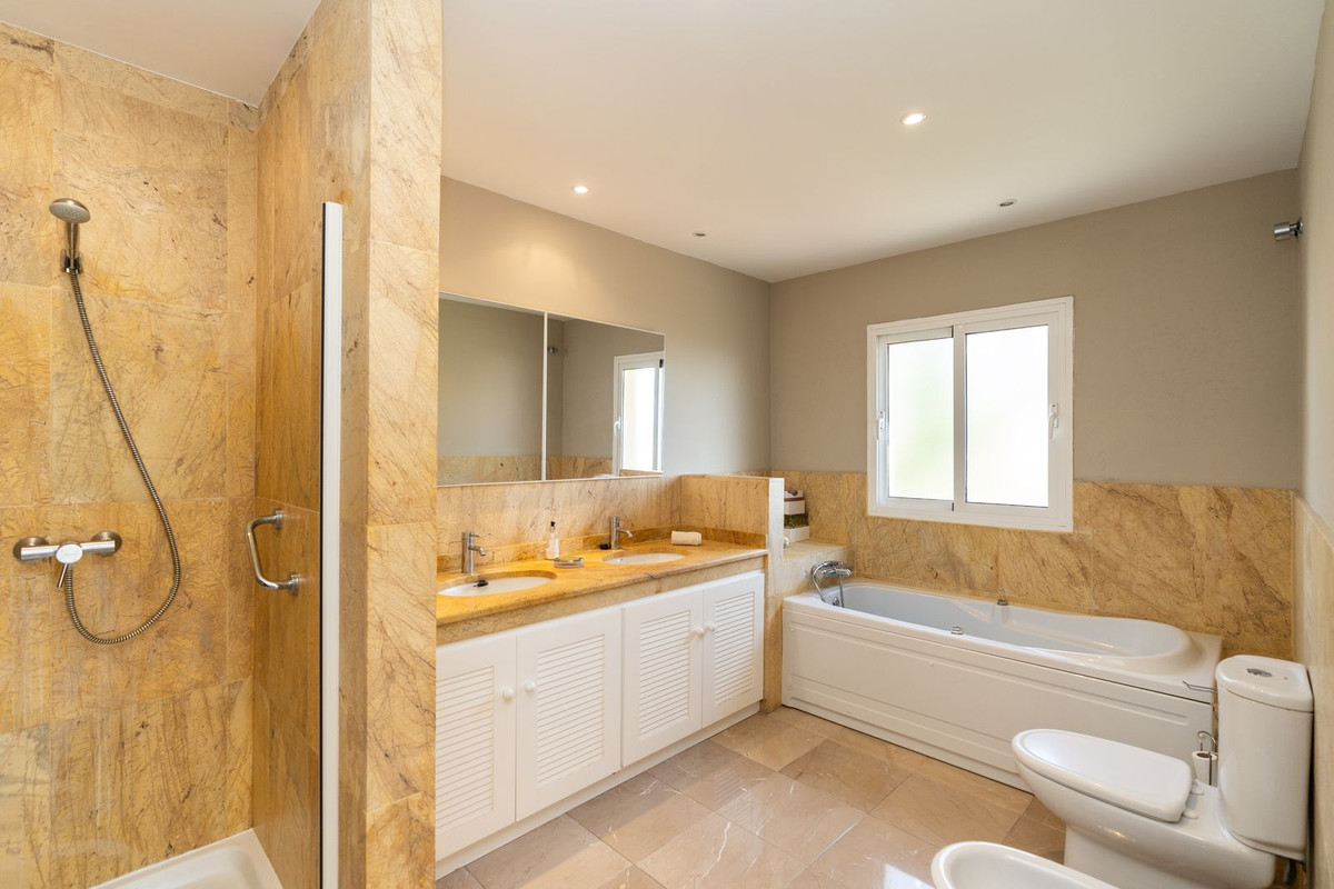 Se vende Villa - Chalet de 4 dormitorios en Costa Del Sol, Málaga, España