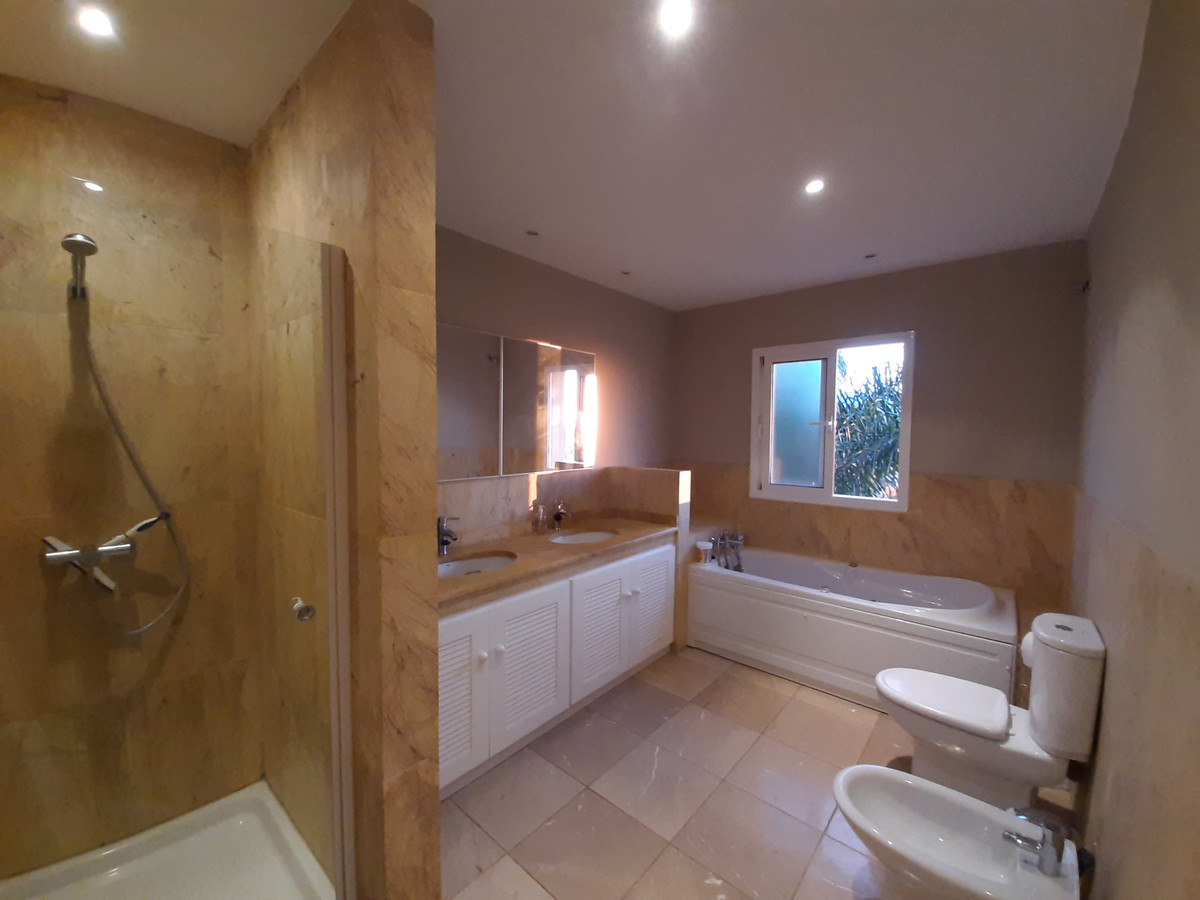 Se vende Villa - Chalet de 4 dormitorios en Costa Del Sol, Málaga, España
