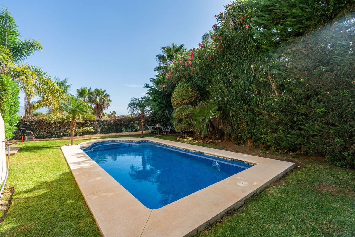 Se vende Villa - Chalet de 4 dormitorios en Costa Del Sol, Málaga, España