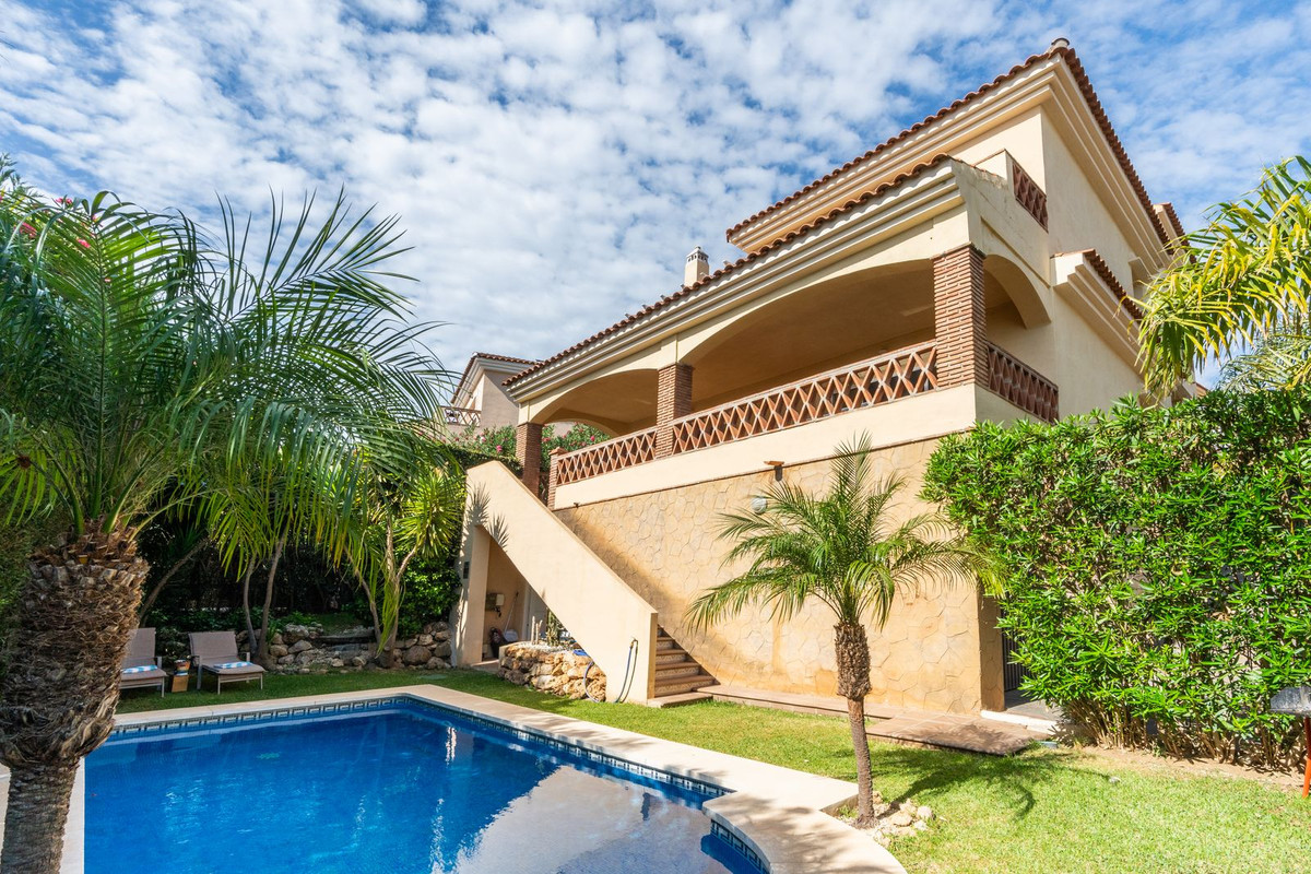 Se vende Villa - Chalet de 4 dormitorios en Costa Del Sol, Málaga, España