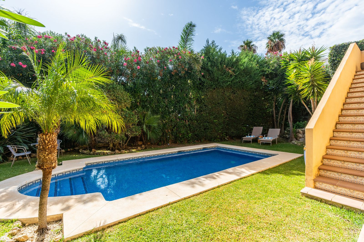 Se vende Villa - Chalet de 4 dormitorios en Costa Del Sol, Málaga, España