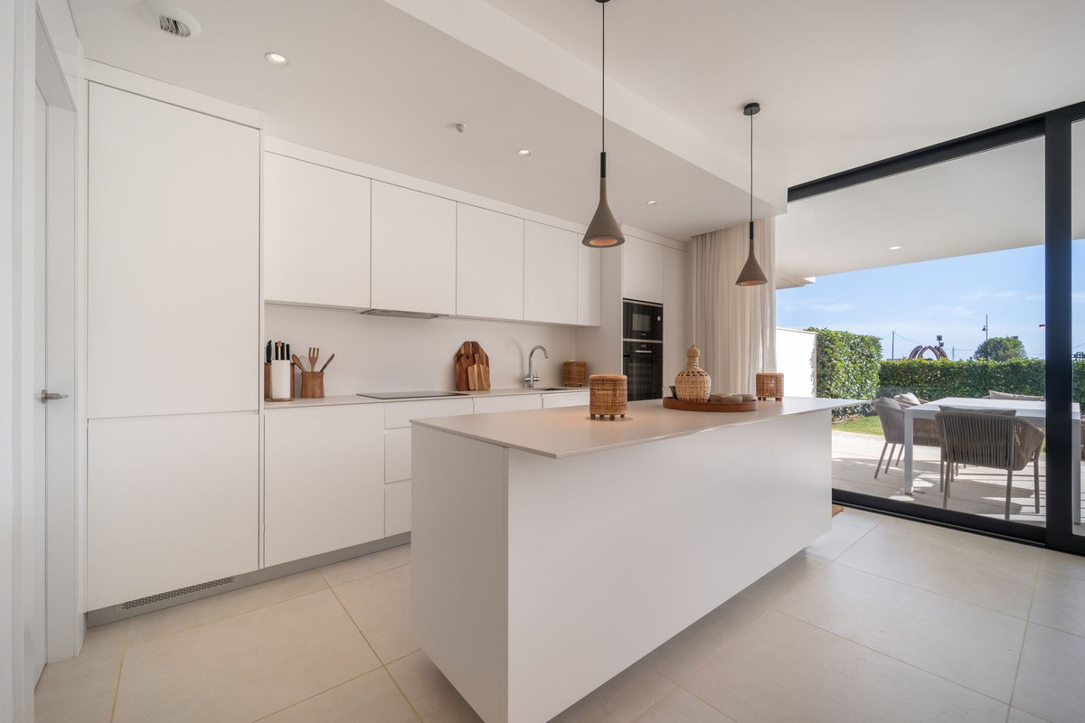 3 Bed Apartment for sale in Fuengirola Costa Del Sol, Málaga, Spain