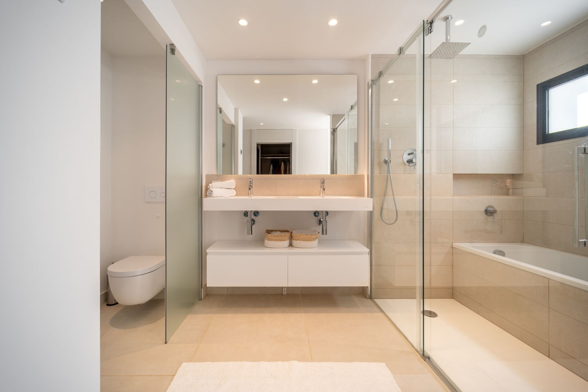 3 Bed Apartment for sale in Fuengirola Costa Del Sol, Málaga, Spain