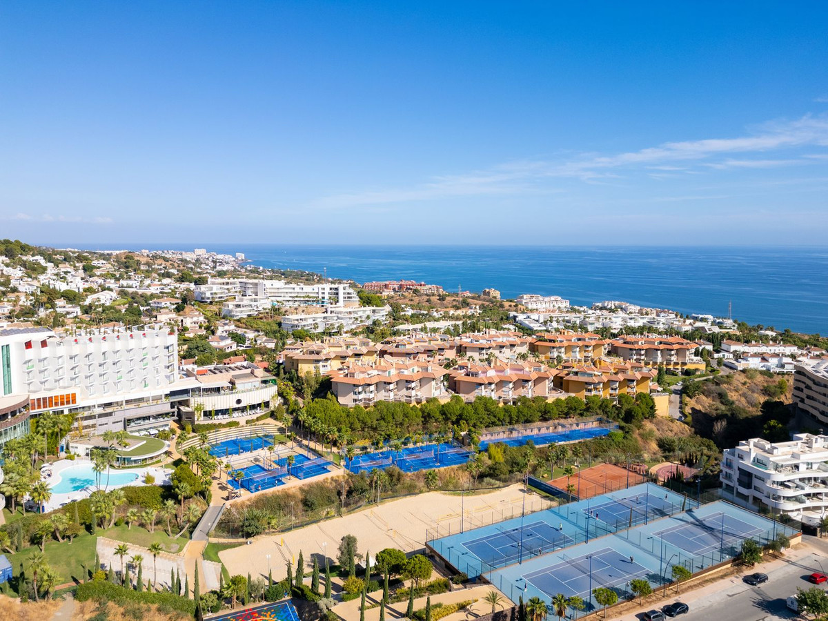 3 Bed Apartment for sale in Fuengirola Costa Del Sol, Málaga, Spain