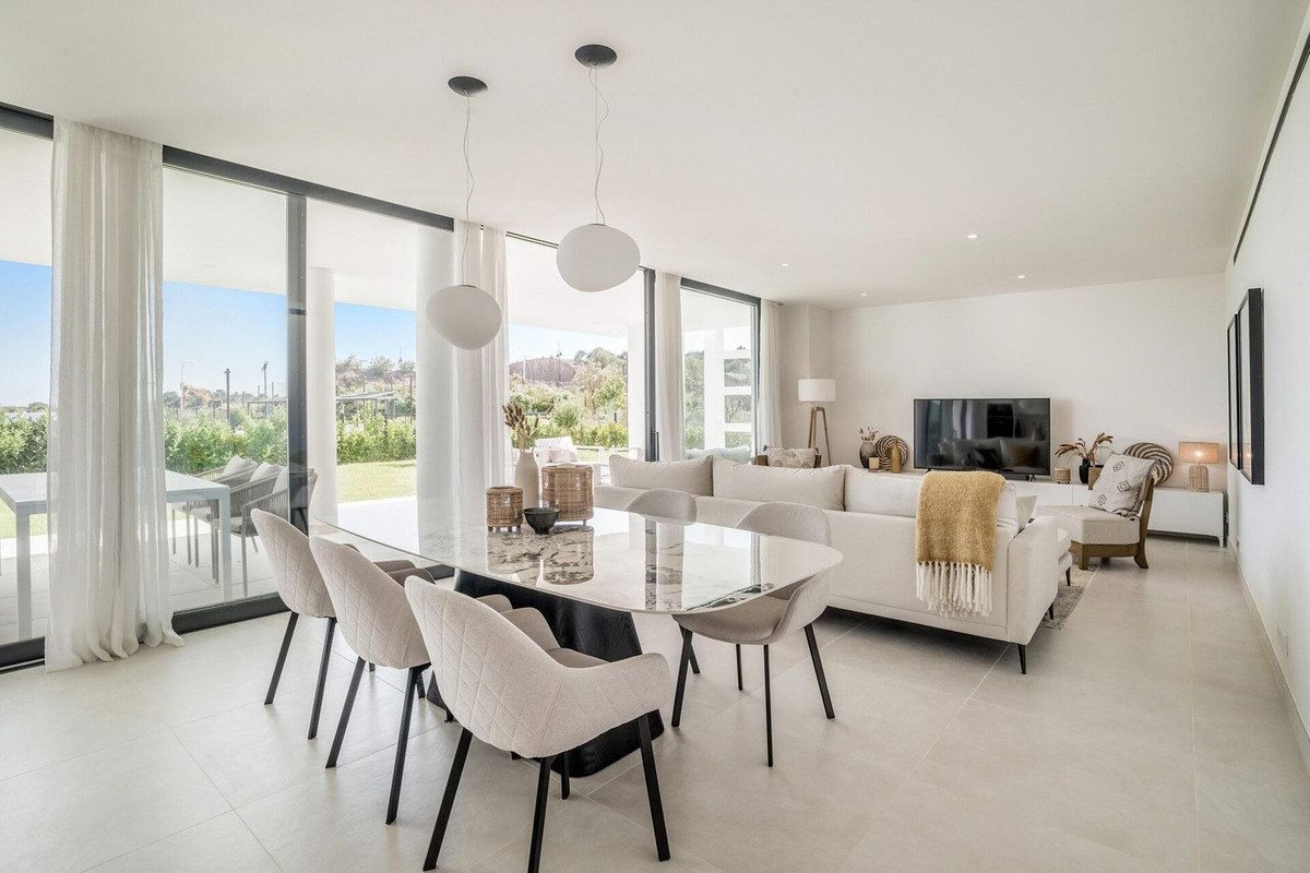 3 Bed Apartment for sale in Fuengirola Costa Del Sol, Málaga, Spain