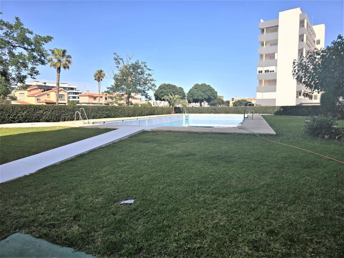 Se vende Apartamento Planta Media de 3 dormitorios en Costa Del Sol, Málaga, España