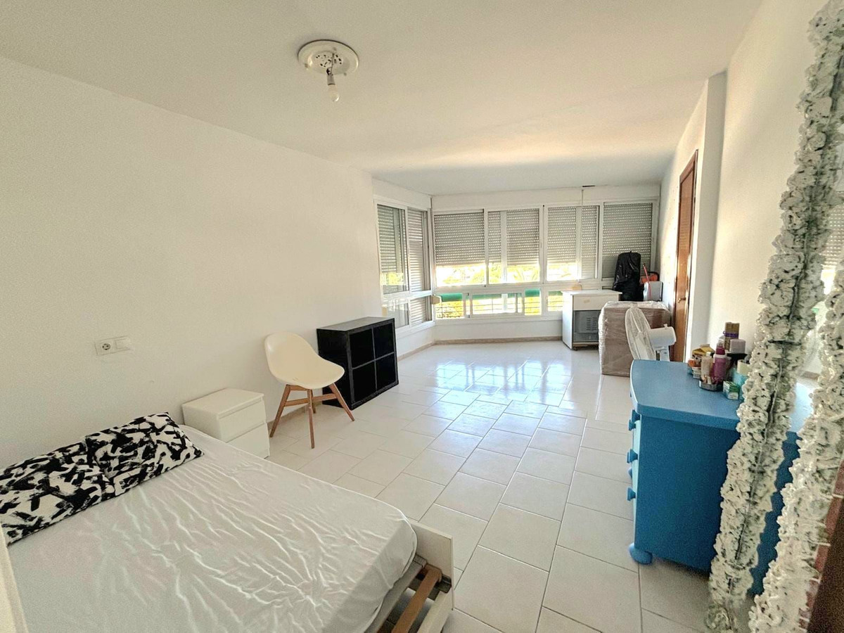Se vende Apartamento Planta Media de 3 dormitorios en Costa Del Sol, Málaga, España