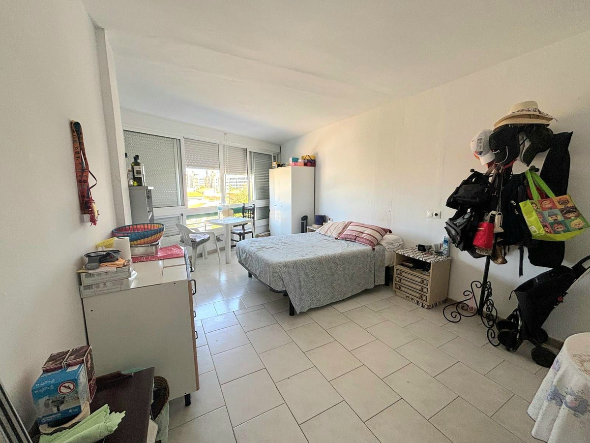 Se vende Apartamento Planta Media de 3 dormitorios en Costa Del Sol, Málaga, España