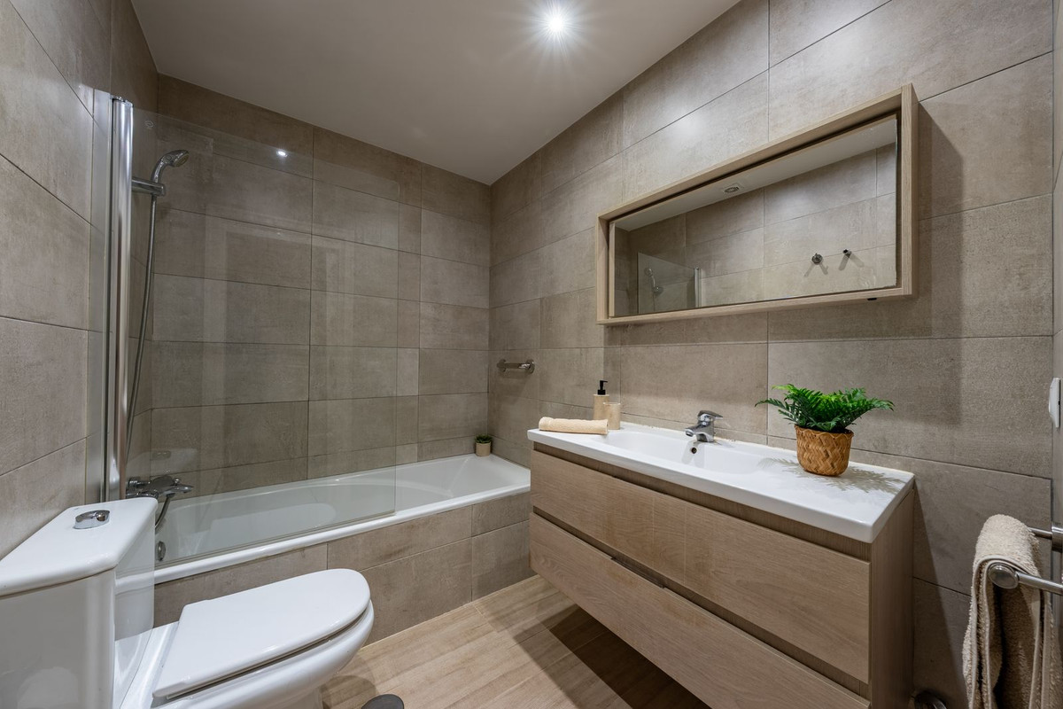 Se vende Apartamento Planta Baja de 3 dormitorios en Costa Del Sol, Málaga, España
