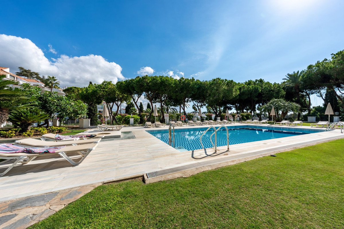 Se vende Apartamento Planta Baja de 3 dormitorios en Costa Del Sol, Málaga, España
