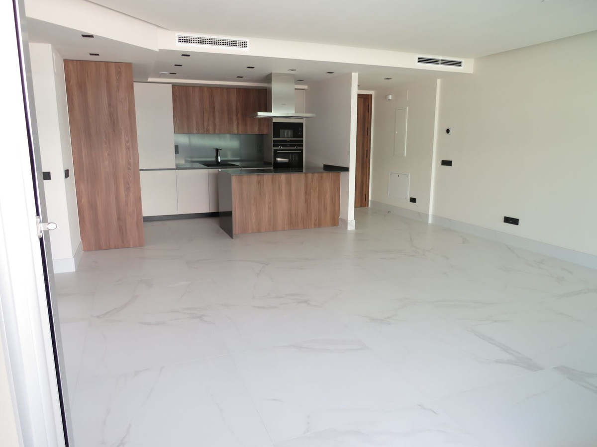 3 Bed Apartment for sale in San Pedro De Alcántara Costa Del Sol, Málaga, Spain
