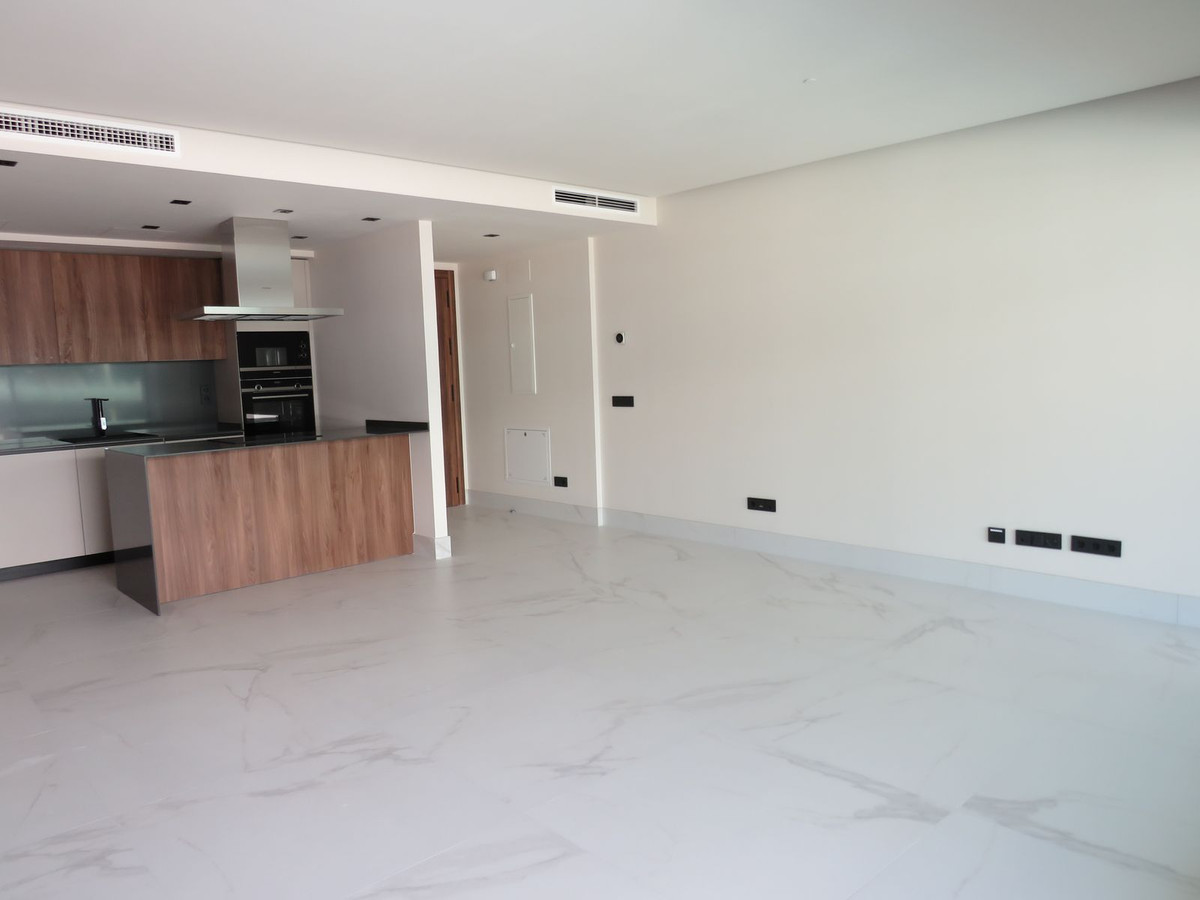 3 Bed Apartment for sale in San Pedro De Alcántara Costa Del Sol, Málaga, Spain