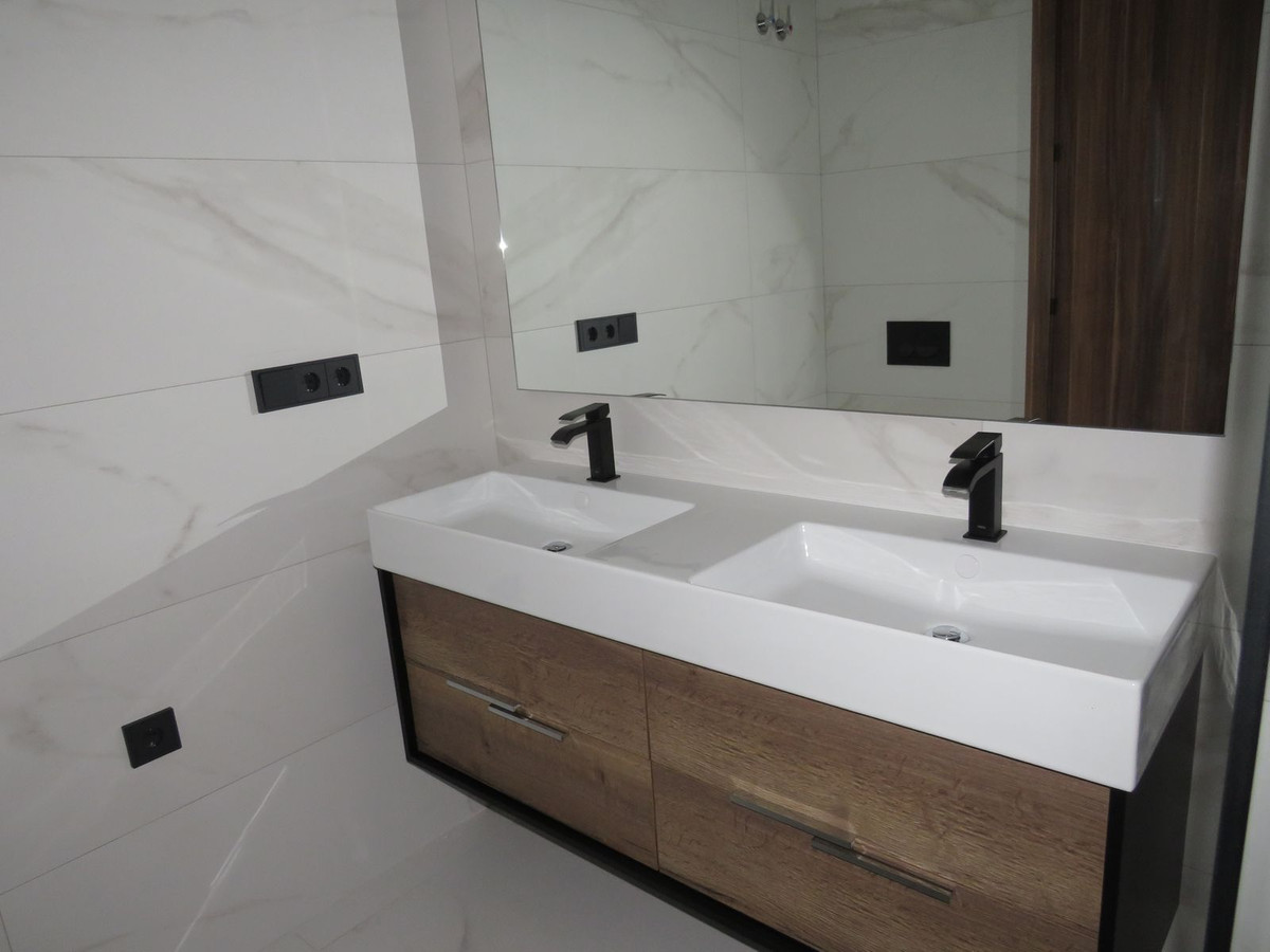 3 Bed Apartment for sale in San Pedro De Alcántara Costa Del Sol, Málaga, Spain