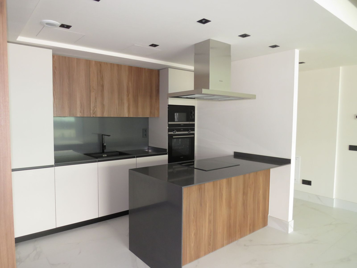 3 Bed Apartment for sale in San Pedro De Alcántara Costa Del Sol, Málaga, Spain