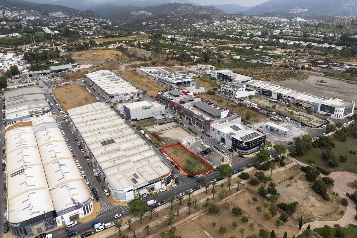 Se vende Terreno Comercial  en Costa Del Sol, Málaga, España