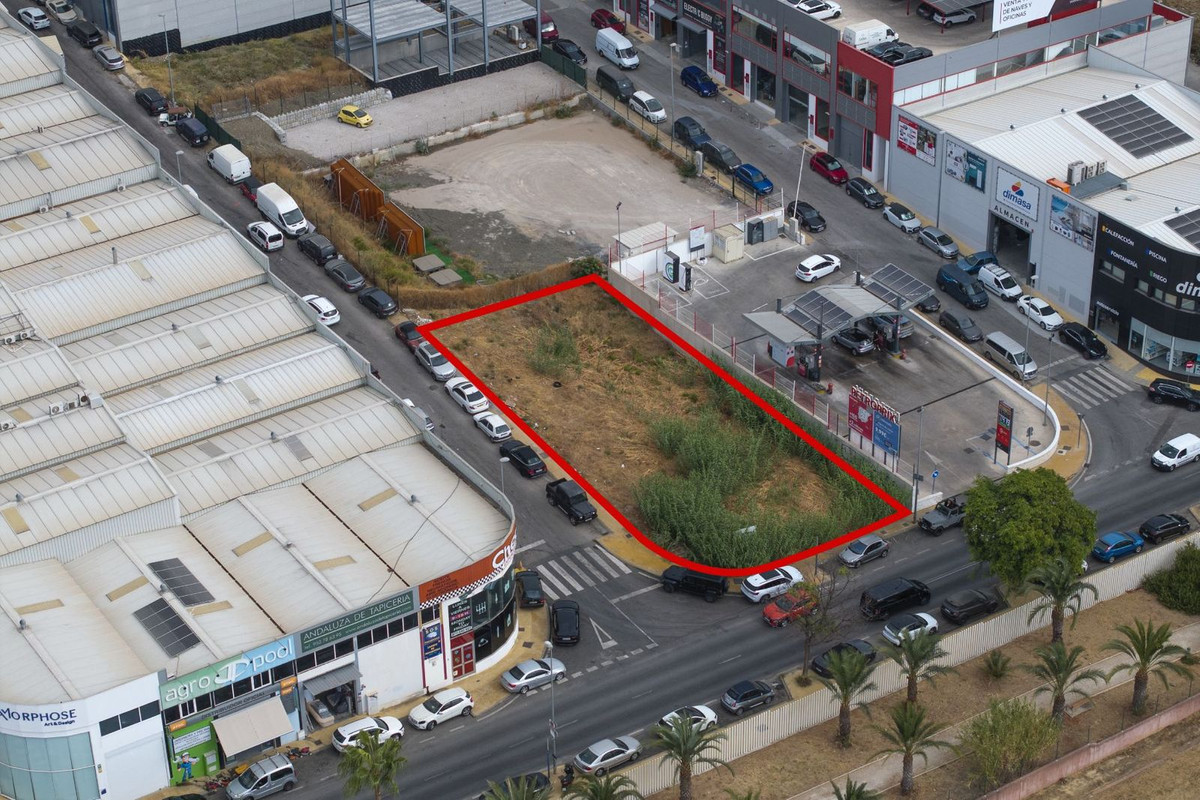 Se vende Terreno Comercial  en Costa Del Sol, Málaga, España