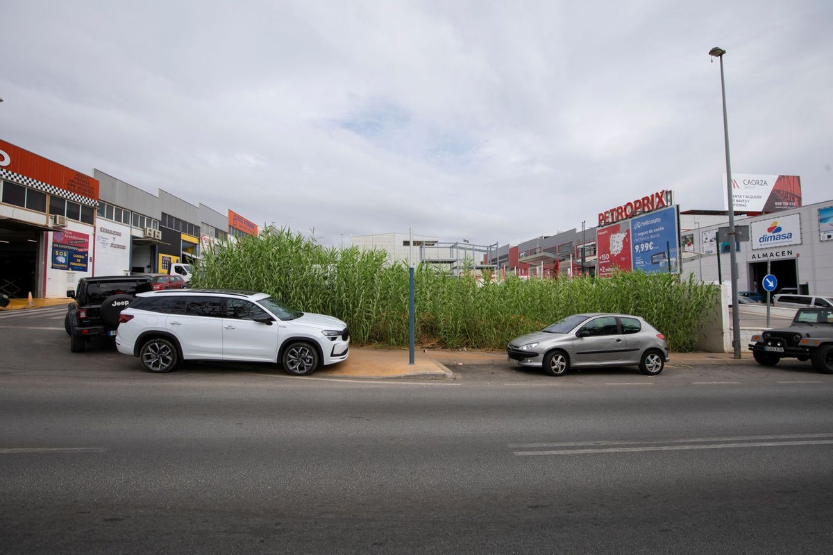 Se vende Terreno Comercial  en Costa Del Sol, Málaga, España