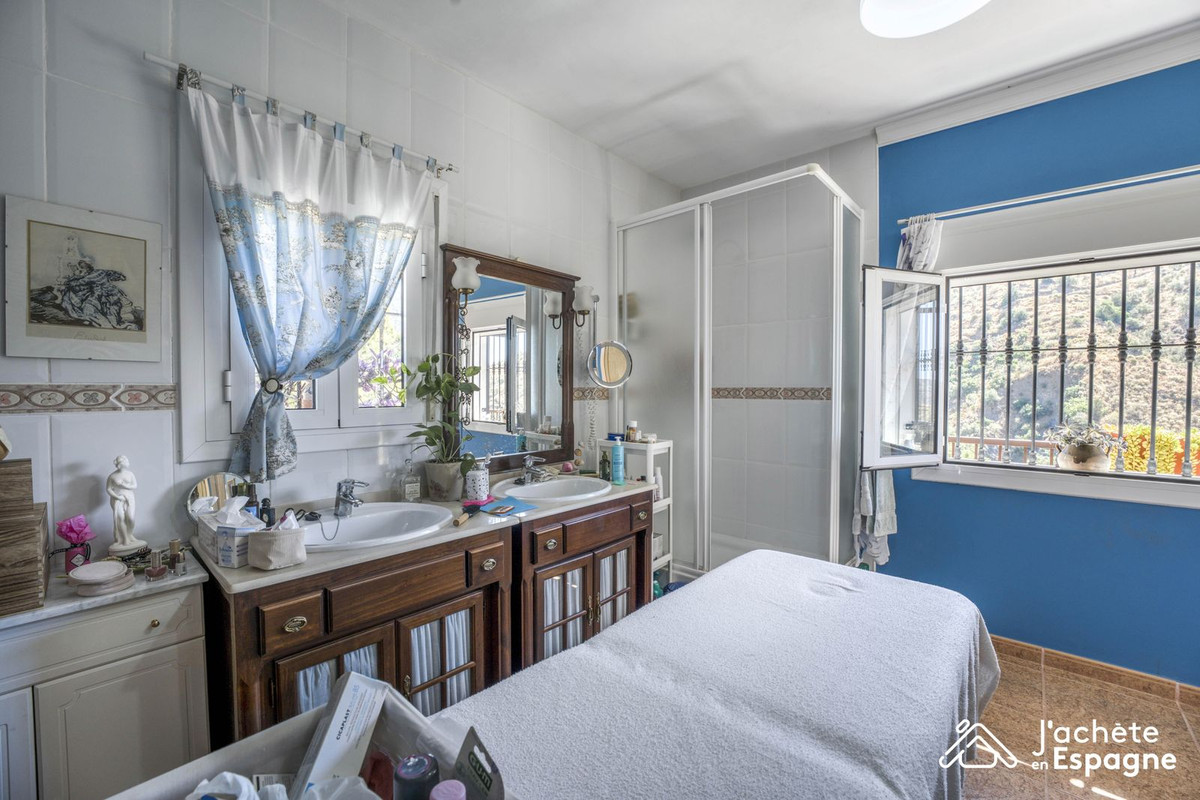 Se vende Villa - Chalet de 4 dormitorios en Costa Del Sol East, Málaga, España