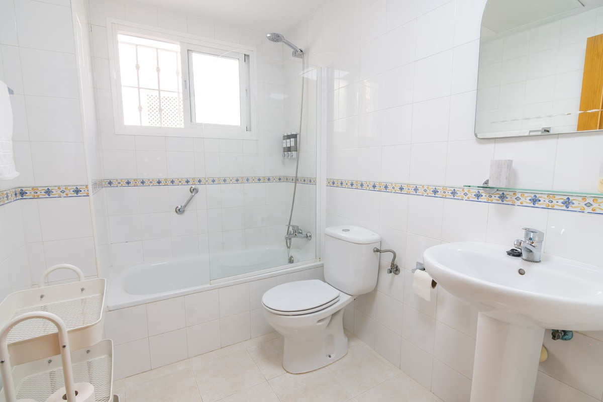 3 Bed Apartment for sale in Estepona Costa Del Sol, Málaga, Spain