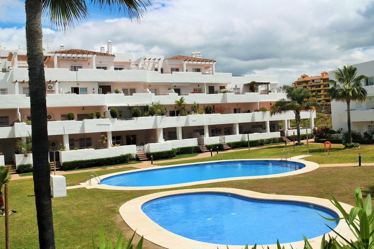3 Bed Apartment for sale in Estepona Costa Del Sol, Málaga, Spain