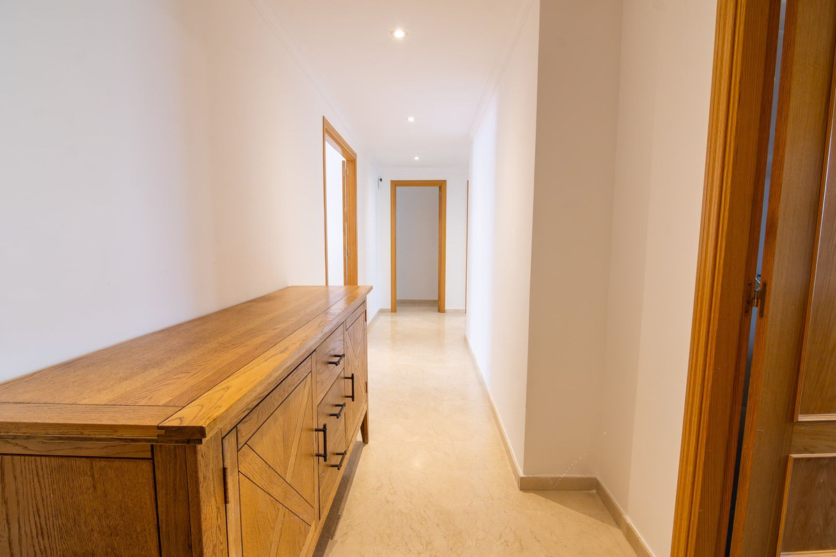3 Bed Apartment for sale in Estepona Costa Del Sol, Málaga, Spain