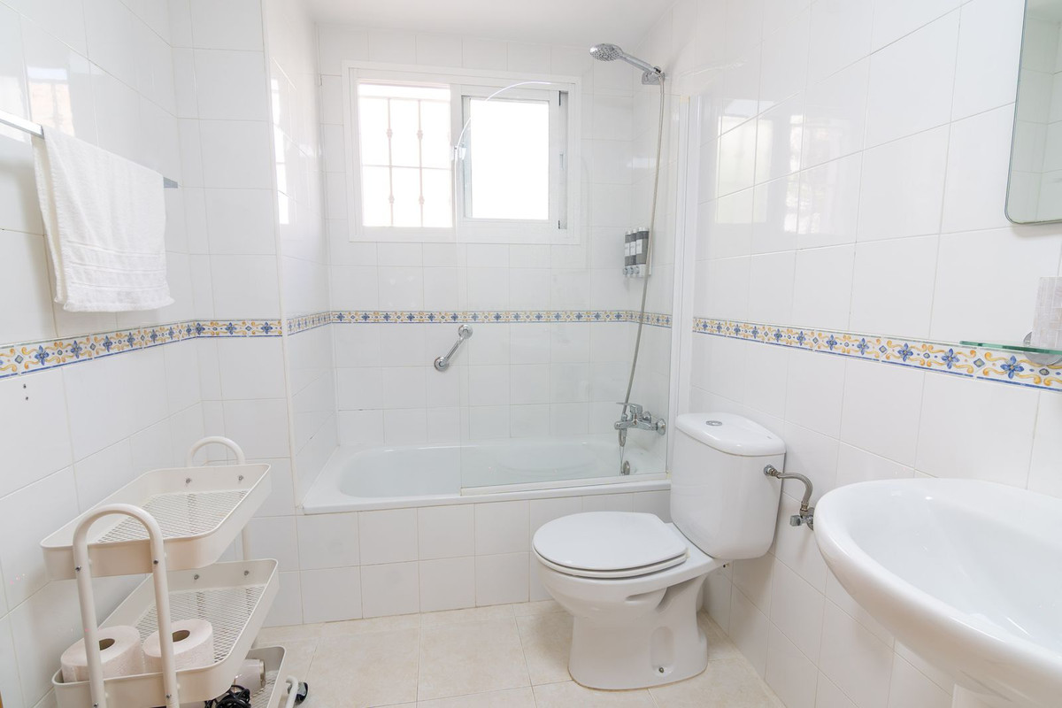 3 Bed Apartment for sale in Estepona Costa Del Sol, Málaga, Spain