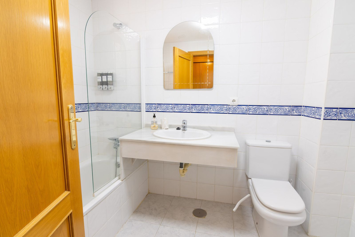 3 Bed Apartment for sale in Estepona Costa Del Sol, Málaga, Spain