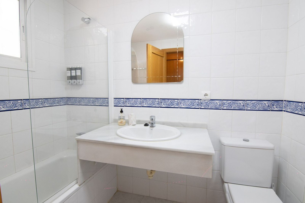 3 Bed Apartment for sale in Estepona Costa Del Sol, Málaga, Spain
