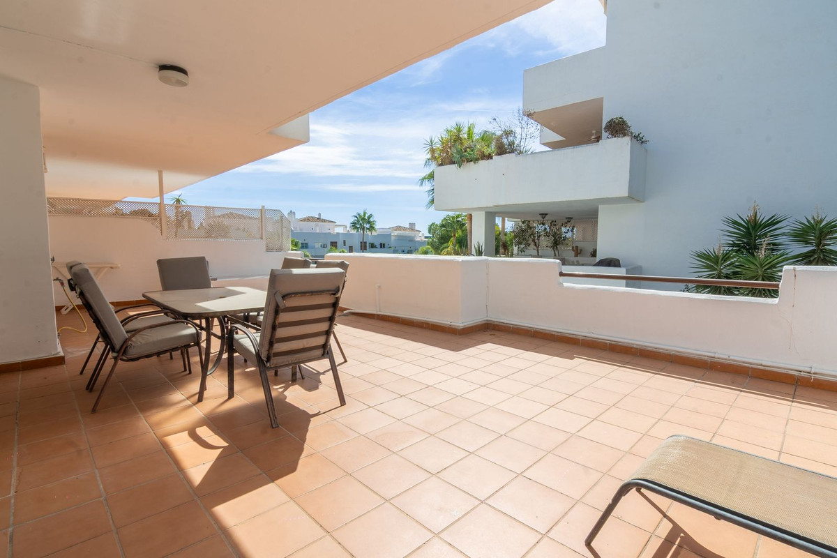 3 Bed Apartment for sale in Estepona Costa Del Sol, Málaga, Spain
