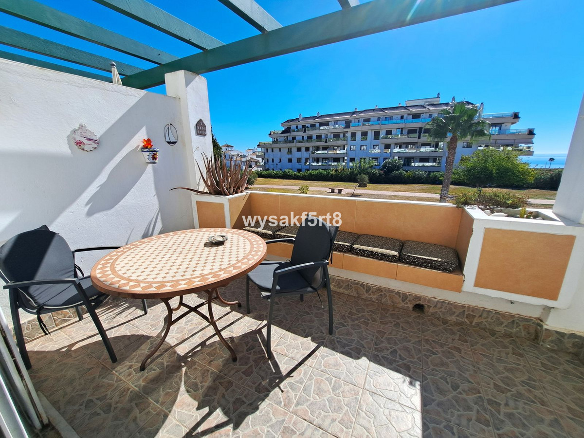 2 Bed Apartment for sale in La Duquesa Costa Del Sol, Málaga, Spain