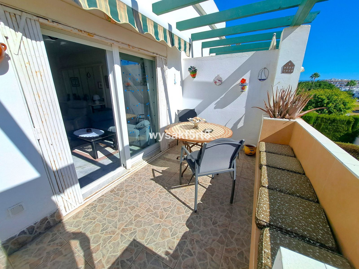 2 Bed Apartment for sale in La Duquesa Costa Del Sol, Málaga, Spain
