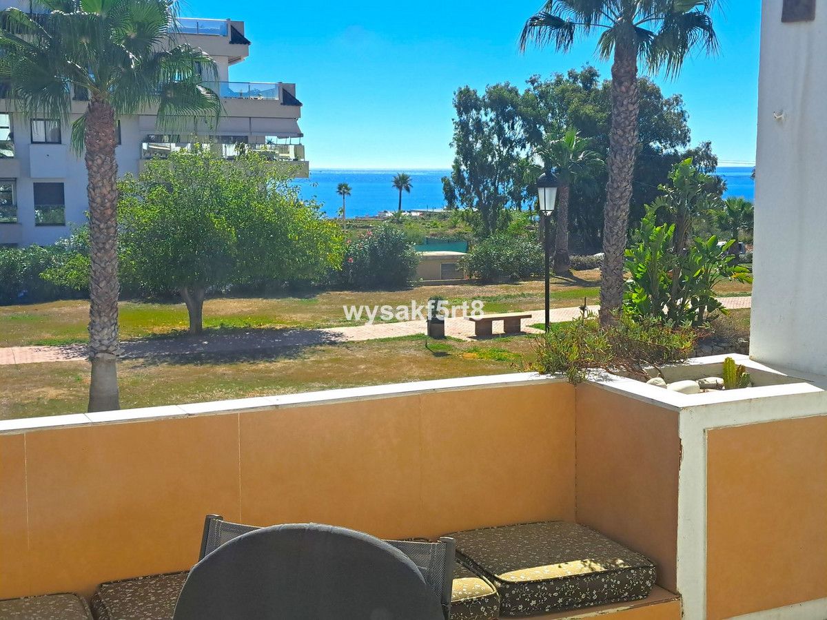 2 Bed Apartment for sale in La Duquesa Costa Del Sol, Málaga, Spain