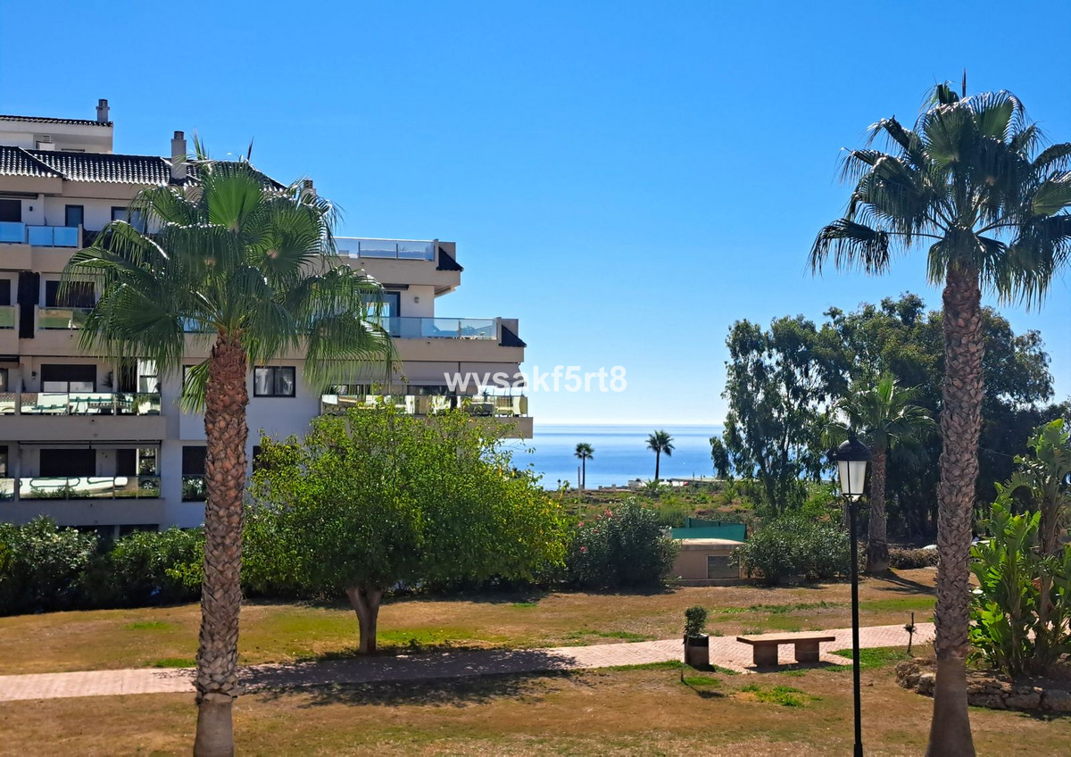 2 Bed Apartment for sale in La Duquesa Costa Del Sol, Málaga, Spain