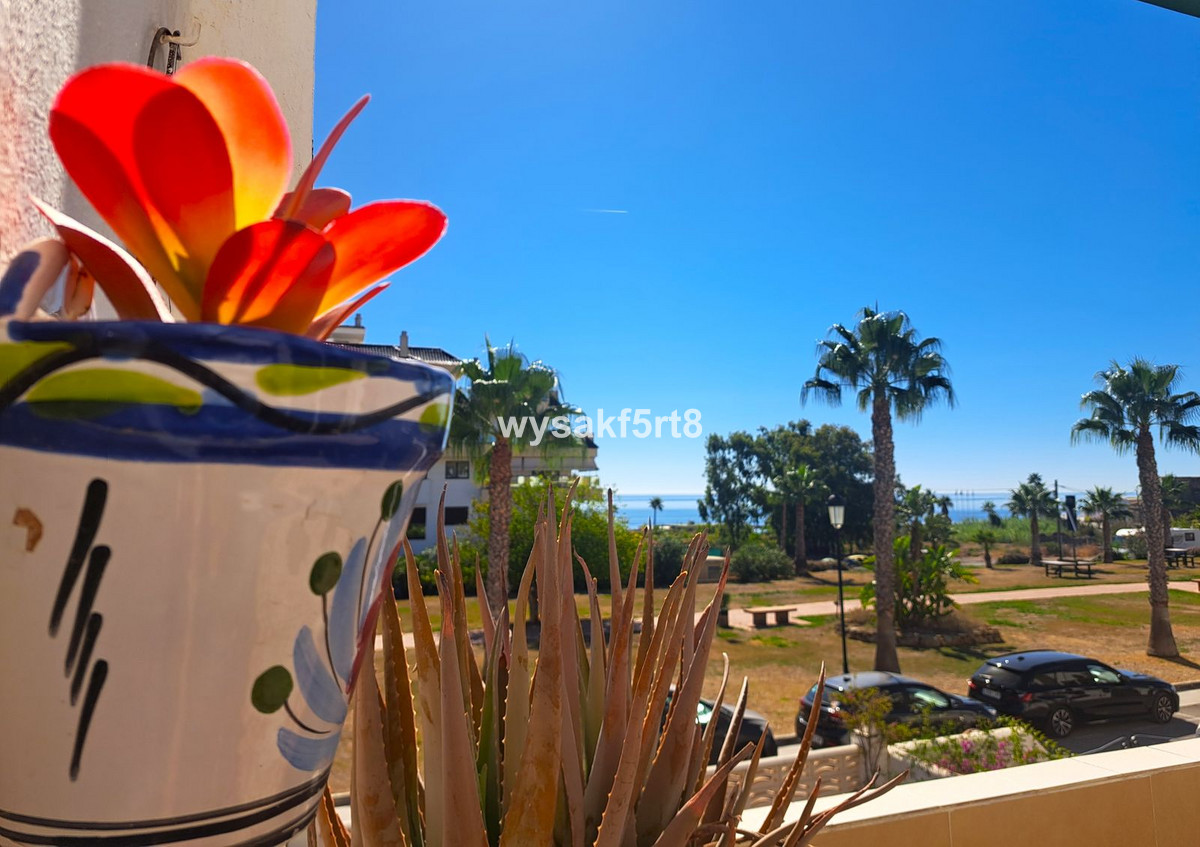 2 Bed Apartment for sale in La Duquesa Costa Del Sol, Málaga, Spain