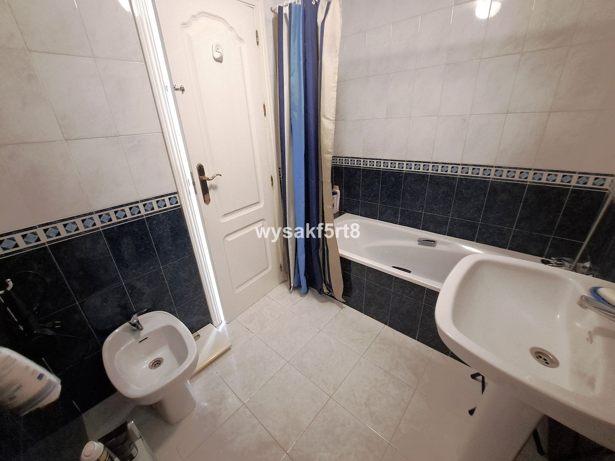 2 Bed Apartment for sale in La Duquesa Costa Del Sol, Málaga, Spain