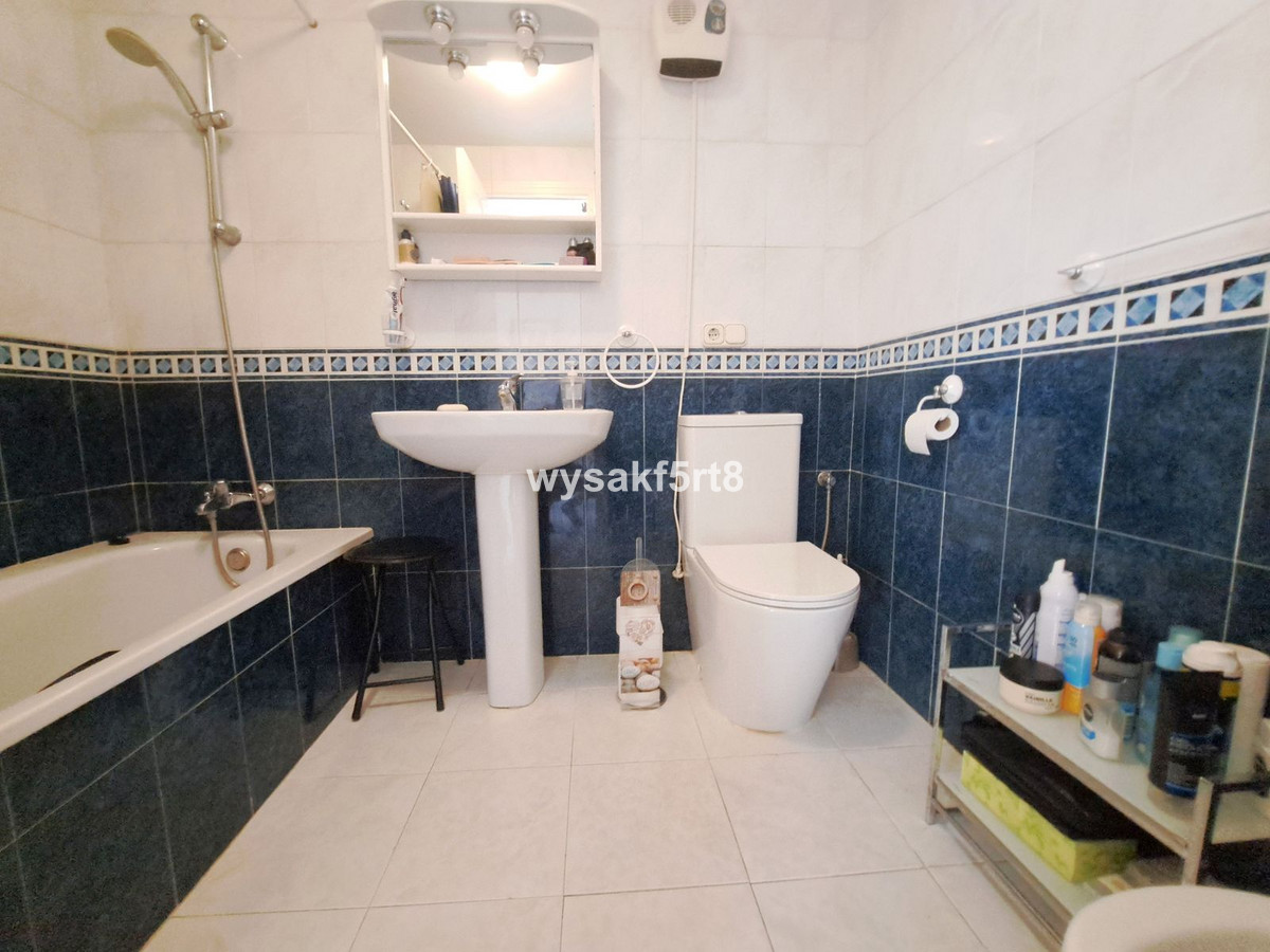 2 Bed Apartment for sale in La Duquesa Costa Del Sol, Málaga, Spain