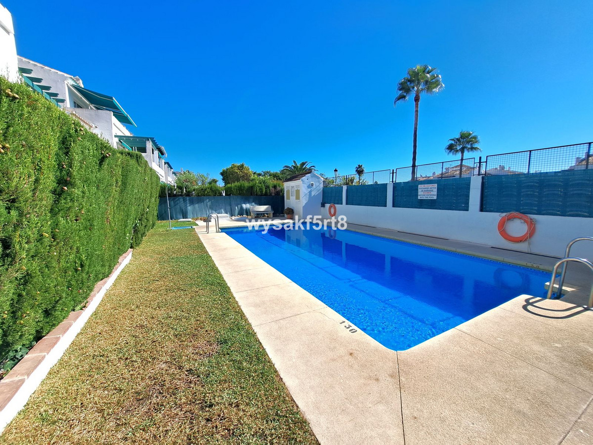 2 Bed Apartment for sale in La Duquesa Costa Del Sol, Málaga, Spain