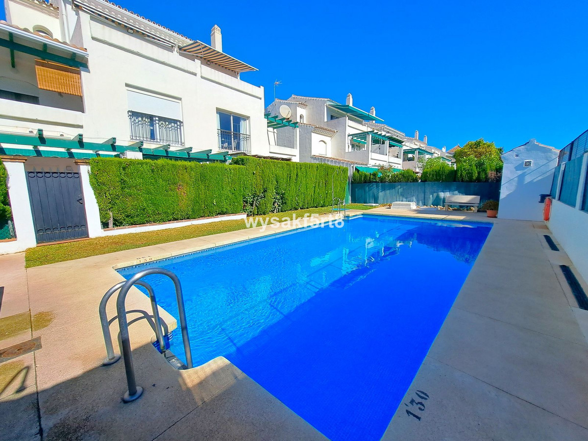 2 Bed Apartment for sale in La Duquesa Costa Del Sol, Málaga, Spain