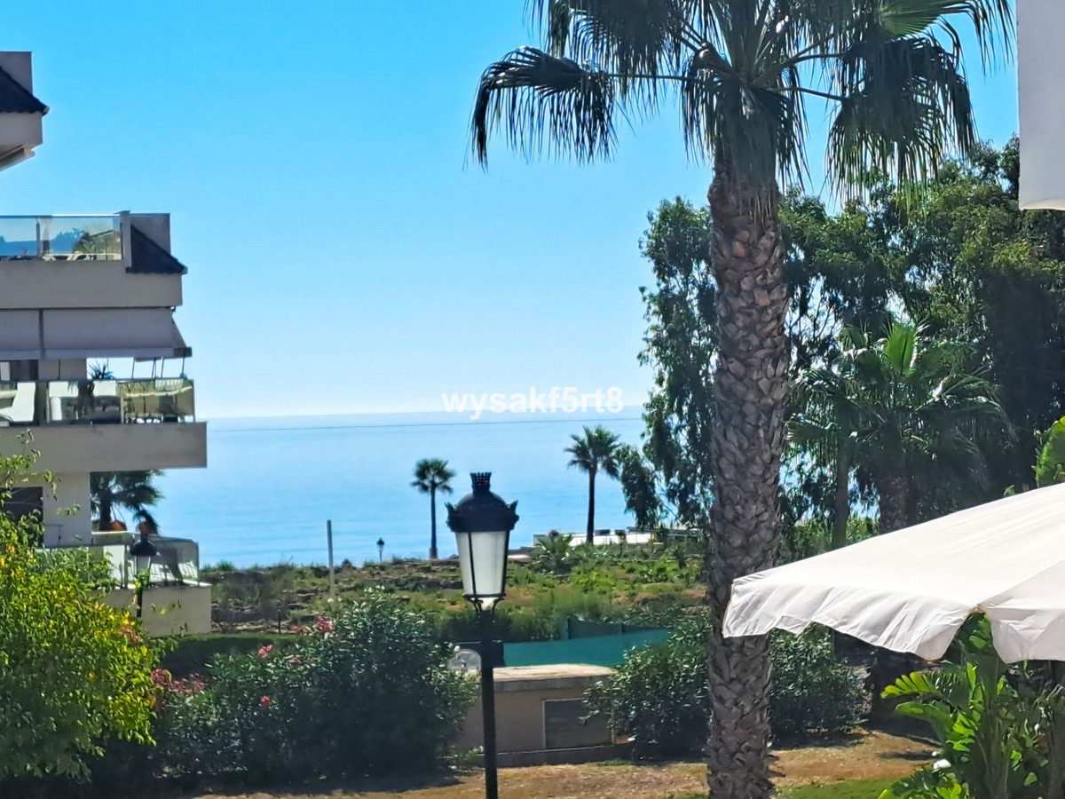 2 Bed Apartment for sale in La Duquesa Costa Del Sol, Málaga, Spain