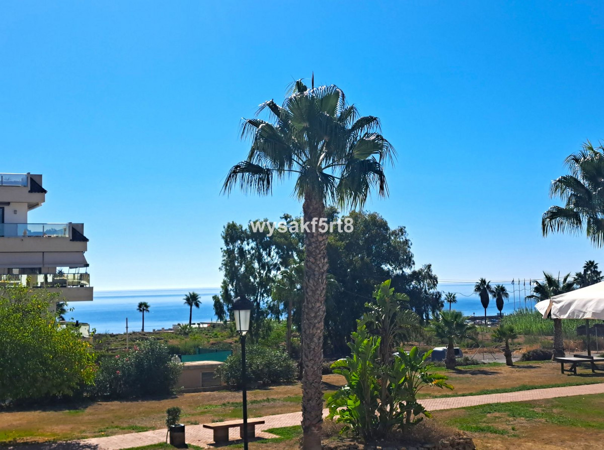 2 Bed Apartment for sale in La Duquesa Costa Del Sol, Málaga, Spain