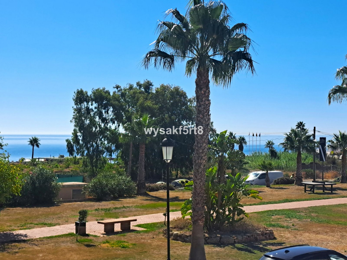 2 Bed Apartment for sale in La Duquesa Costa Del Sol, Málaga, Spain