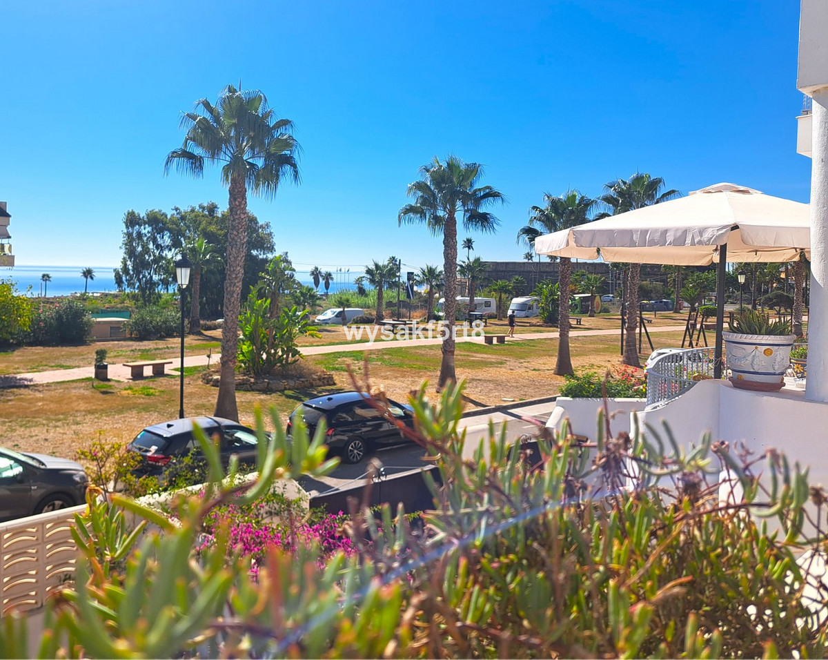 2 Bed Apartment for sale in La Duquesa Costa Del Sol, Málaga, Spain