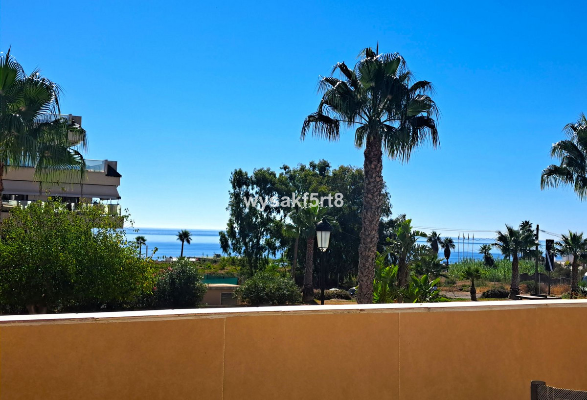 2 Bed Apartment for sale in La Duquesa Costa Del Sol, Málaga, Spain