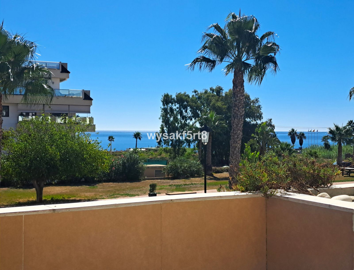 2 Bed Apartment for sale in La Duquesa Costa Del Sol, Málaga, Spain
