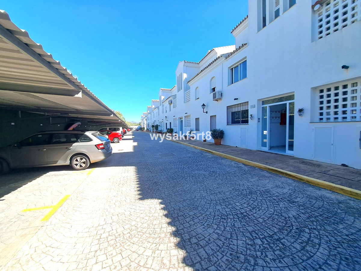 2 Bed Apartment for sale in La Duquesa Costa Del Sol, Málaga, Spain
