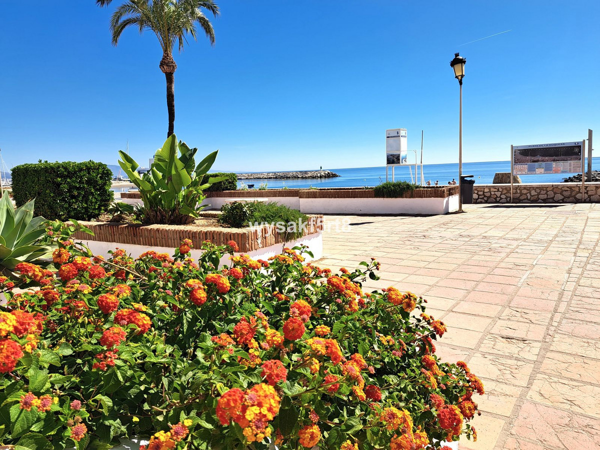 2 Bed Apartment for sale in La Duquesa Costa Del Sol, Málaga, Spain