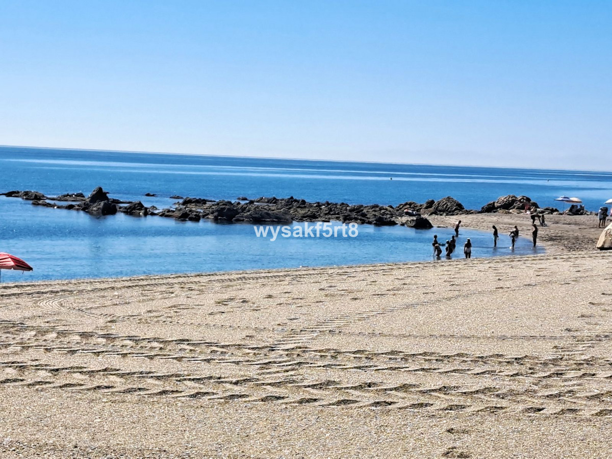 2 Bed Apartment for sale in La Duquesa Costa Del Sol, Málaga, Spain