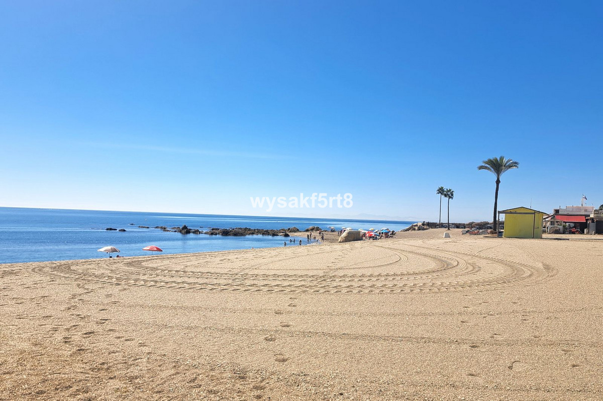 2 Bed Apartment for sale in La Duquesa Costa Del Sol, Málaga, Spain