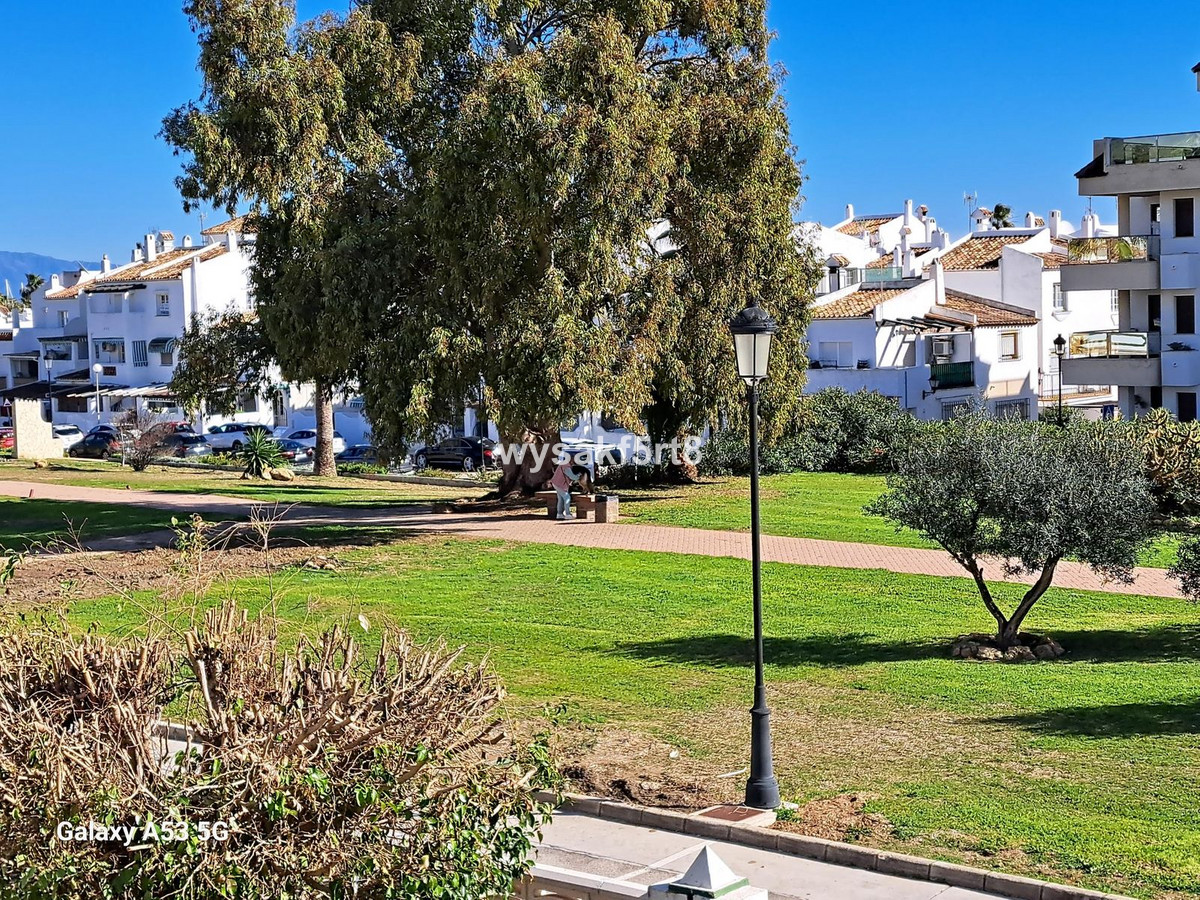 2 Bed Apartment for sale in La Duquesa Costa Del Sol, Málaga, Spain