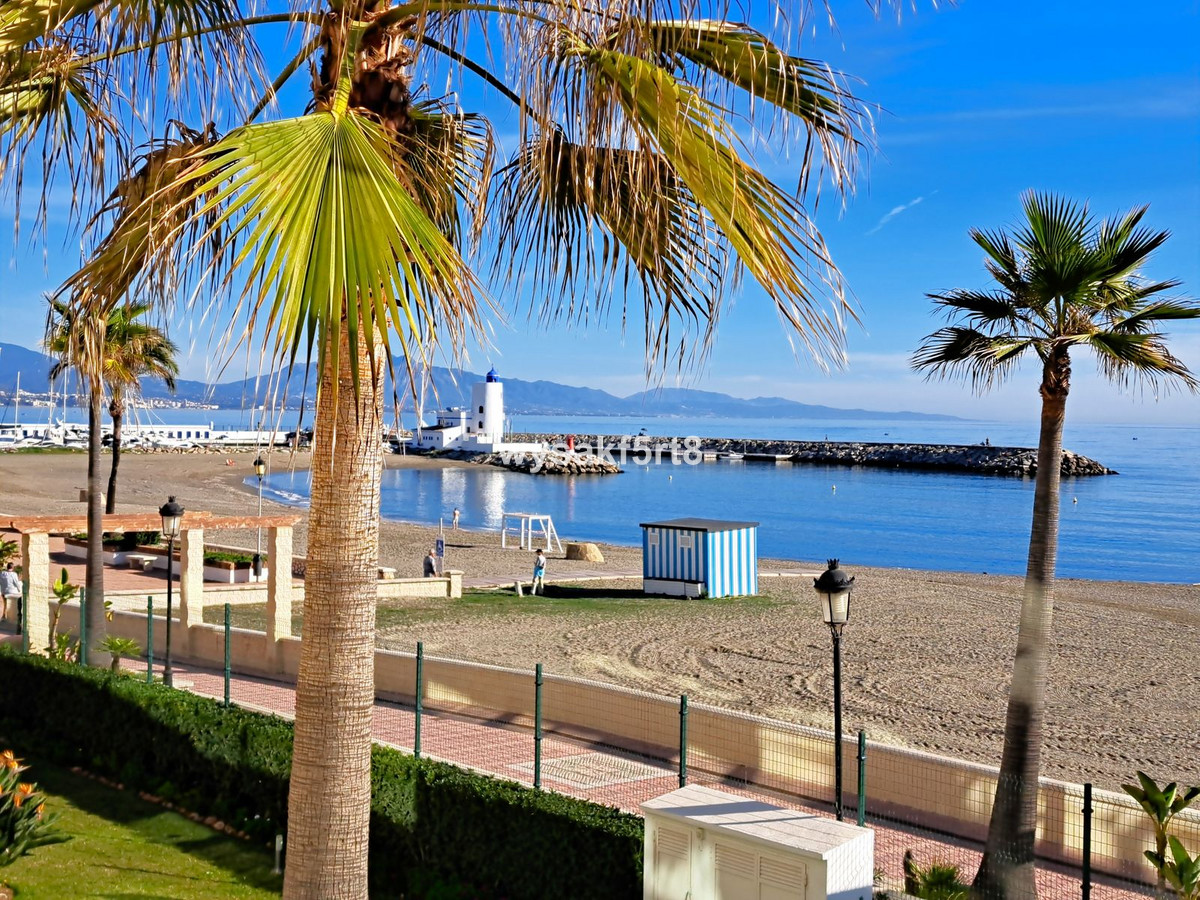 2 Bed Apartment for sale in La Duquesa Costa Del Sol, Málaga, Spain